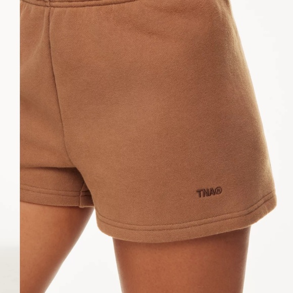 TNA by Aritizia Cozy Fleece Perfect Hi-Rise 3" Sweatshort. - Picture 3 of 9